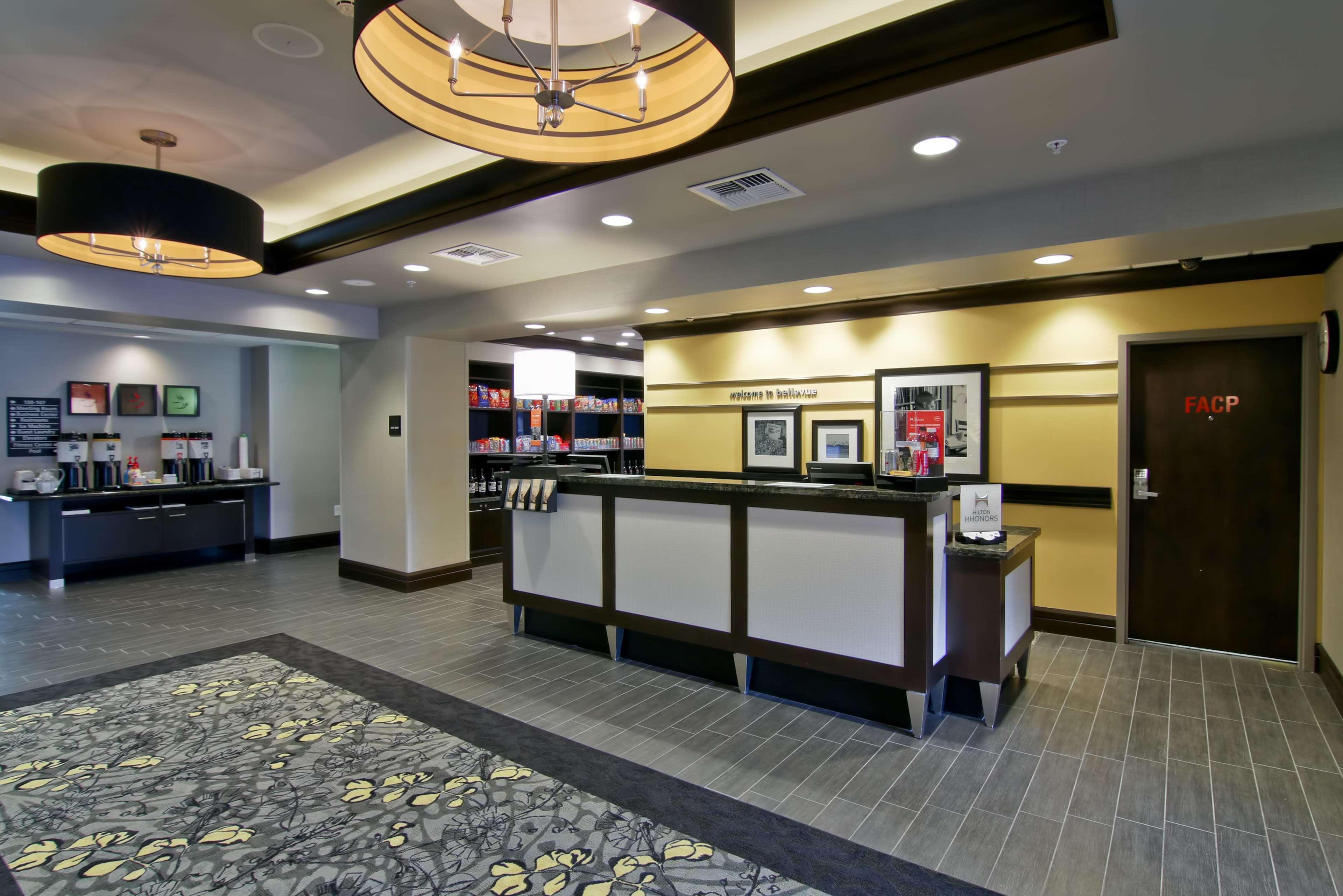 Hampton Inn & Suites Bellevue Downtown/Seattle Buitenkant foto