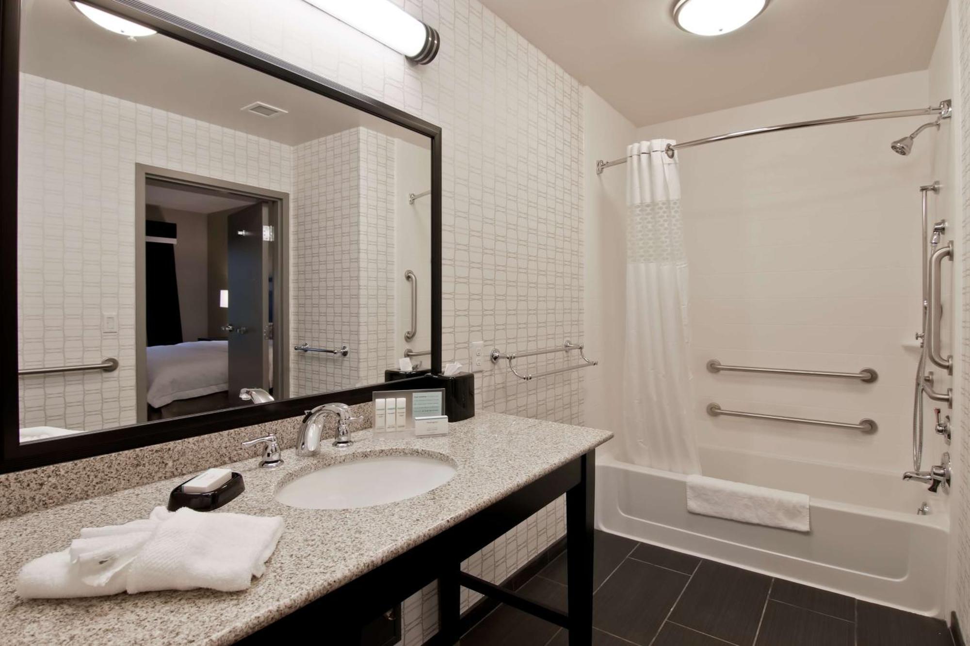 Hampton Inn & Suites Bellevue Downtown/Seattle Buitenkant foto